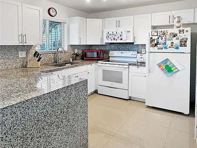 945 NE 34th Ave #204 — Photo 8