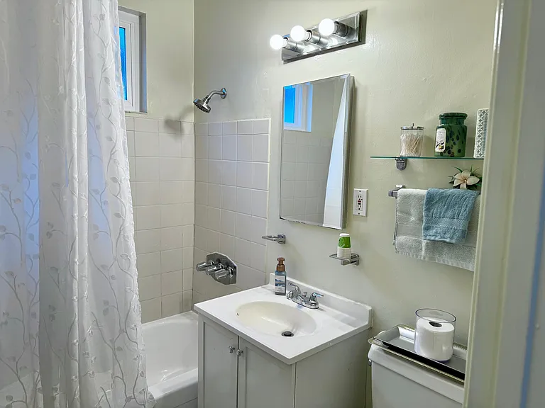 10519 Chandler Blvd #B — Photo 9