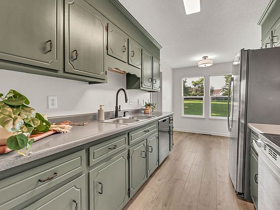 3rd image of 3384 Brownsville Rd