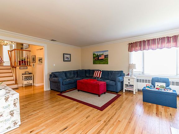 5th image of 379 Terrace Ave
