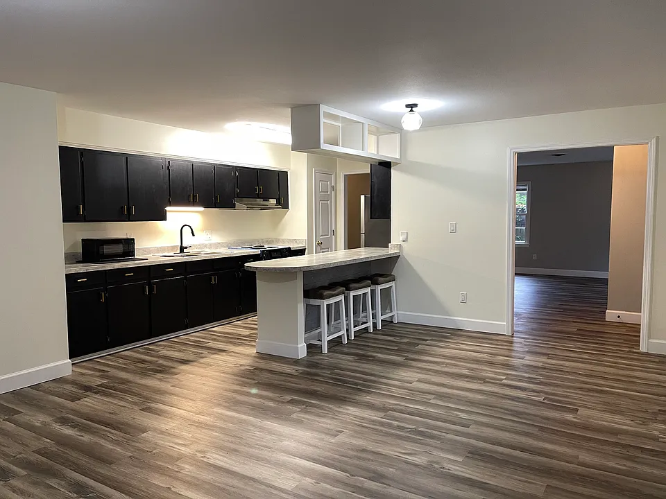 135 Woodbine Dr