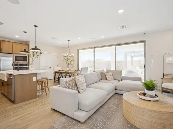 8051 W Harmont Drive, Peoria, AZ 85345