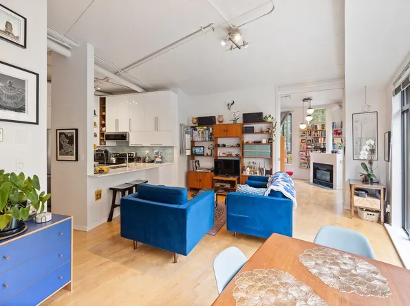 28 Powell St #301, Vancouver, BC V6A 1E7