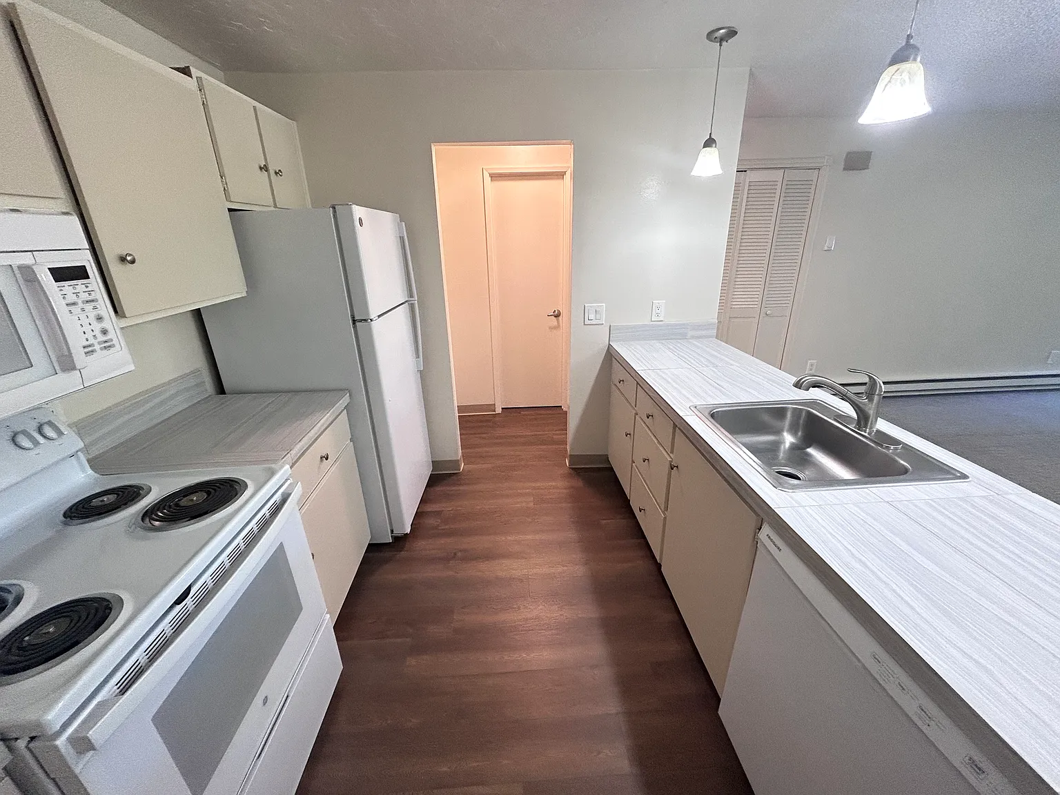 2 bed, 1.5 bath, 1200 sqft, $2,700 — Photo 2
