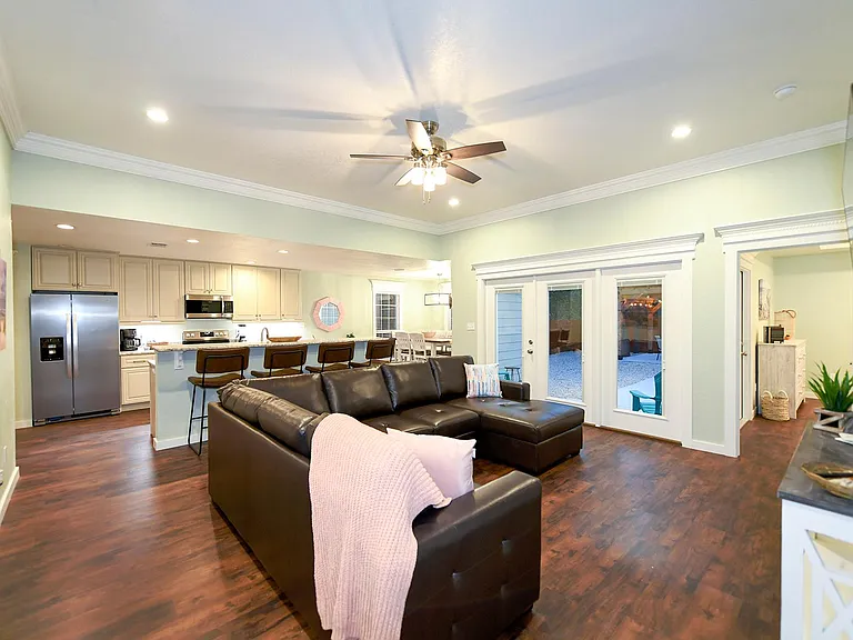 1119 Fairway Dr — Photo 2