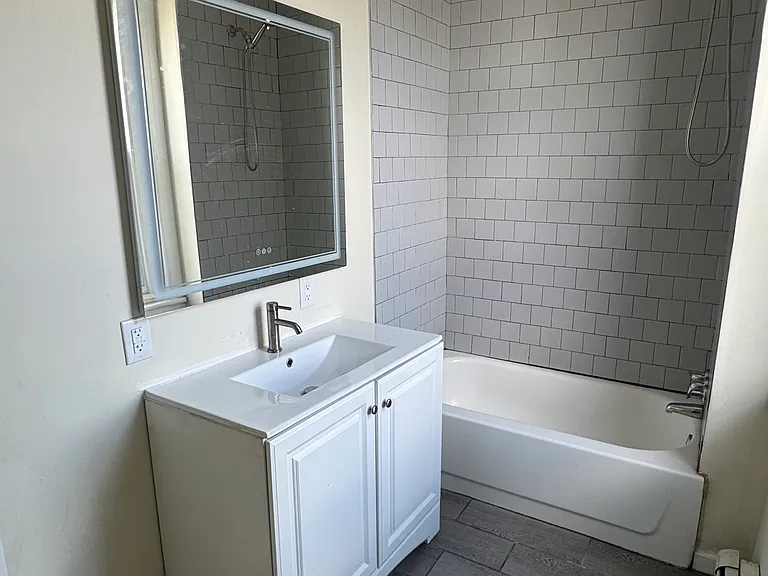1151 E 4th St #2 — Photo 9