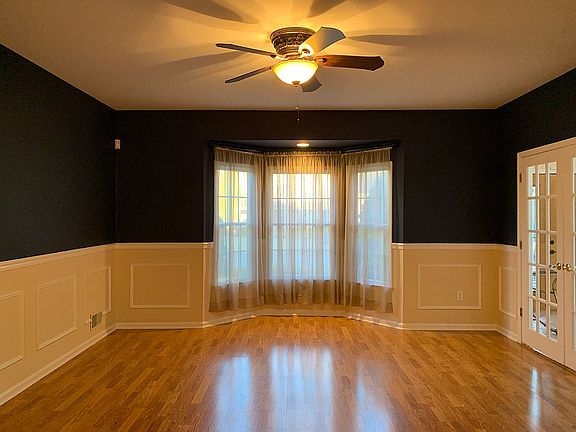 Formal sitting room