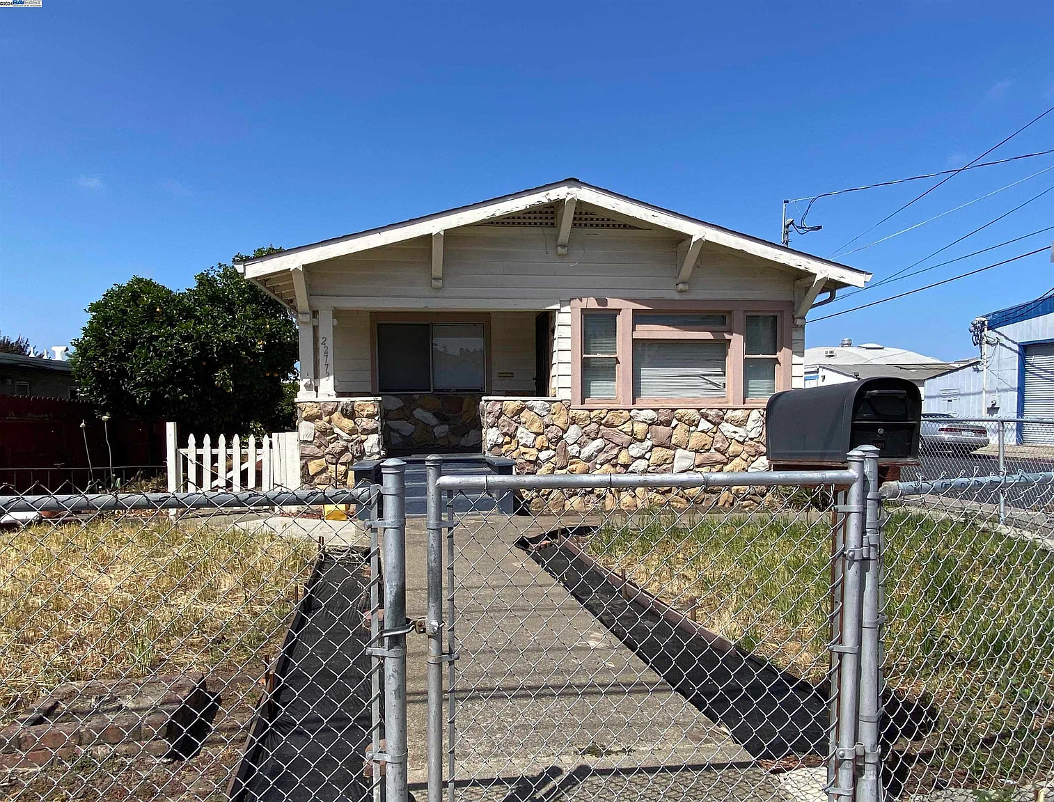 22773 Grand St photo 1