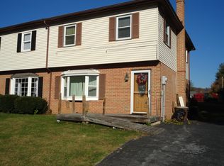 1247 Stamans Ln, Columbia, PA 17512