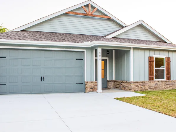 303 Canal St, Port Neches, TX 77651