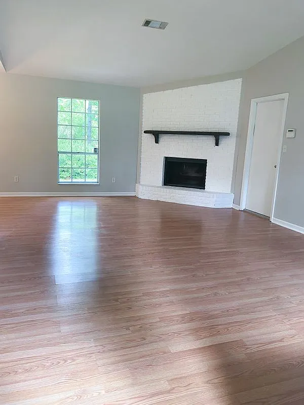 3 bed, 2.0 bath, 1172 sqft, $1,600 — Photo 3
