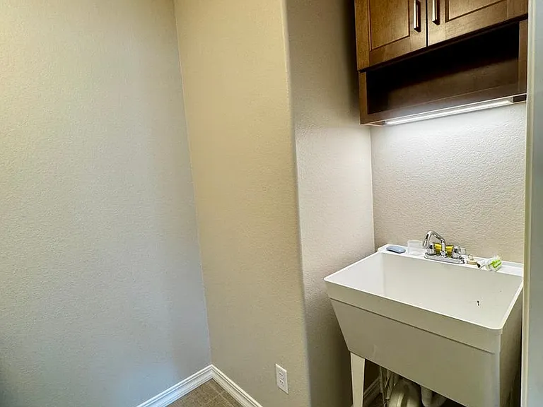 4553 Hanging Lake Cir — Photo 48