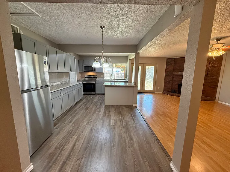 1434 Lavendale Ln — Photo 7