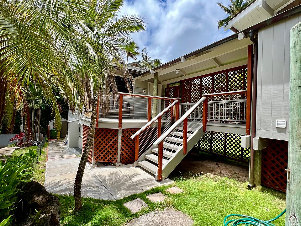 Private entry and deck