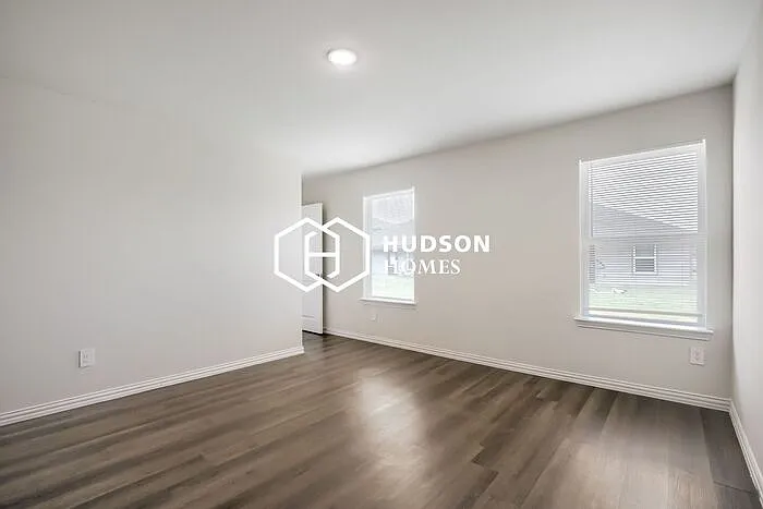 4 bed, 2.0 bath, 1571 sqft, $1,499 — Photo 3
