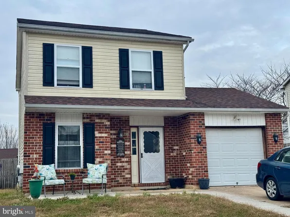 8 Honeysuckle Dr, Newark, DE 19702