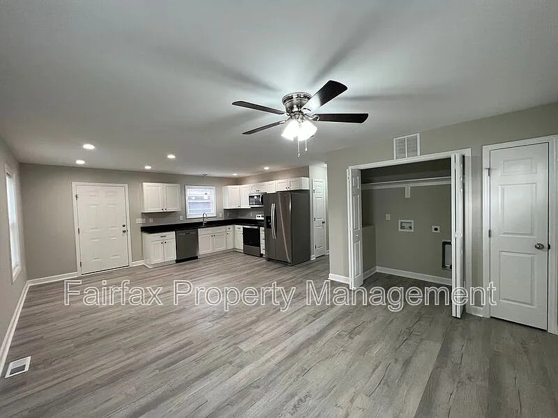 2 bed, 1.0 bath, 800 sqft, $1,295 — Photo 3