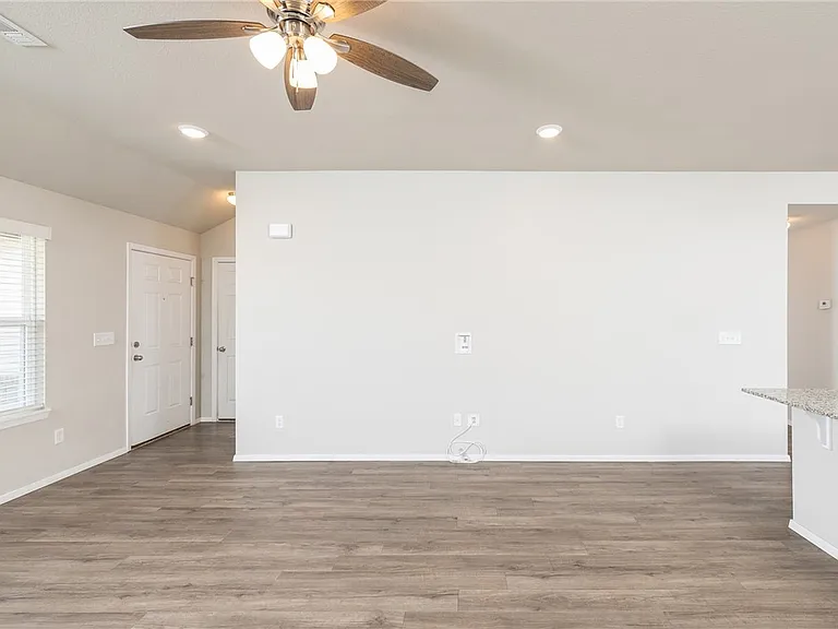 899 E Sparrow Cir — Photo 5