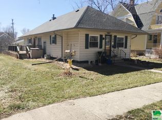 706 9th St, Sheldon, IA 51201