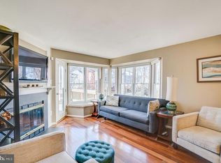 11194 Silentwood Ln, Reston, VA 20191