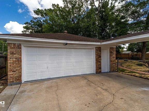 5th image of 1070 Chatwood Dr