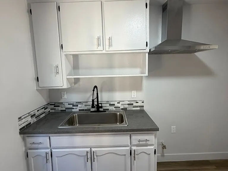 8464 S Avalon Blvd — Photo 10