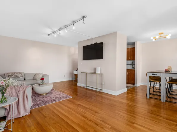 36 Hamilton Avenue image 2 of 12