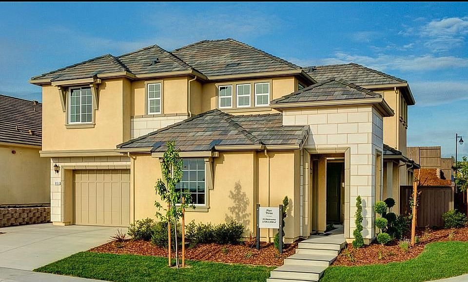 1st image of 815 Lazy Creek Dr