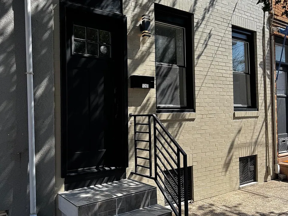 1203 Moore St
