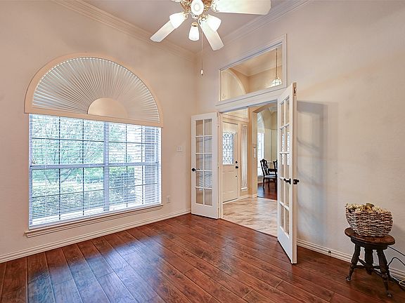 3rd image of 6608 Barclay Ln