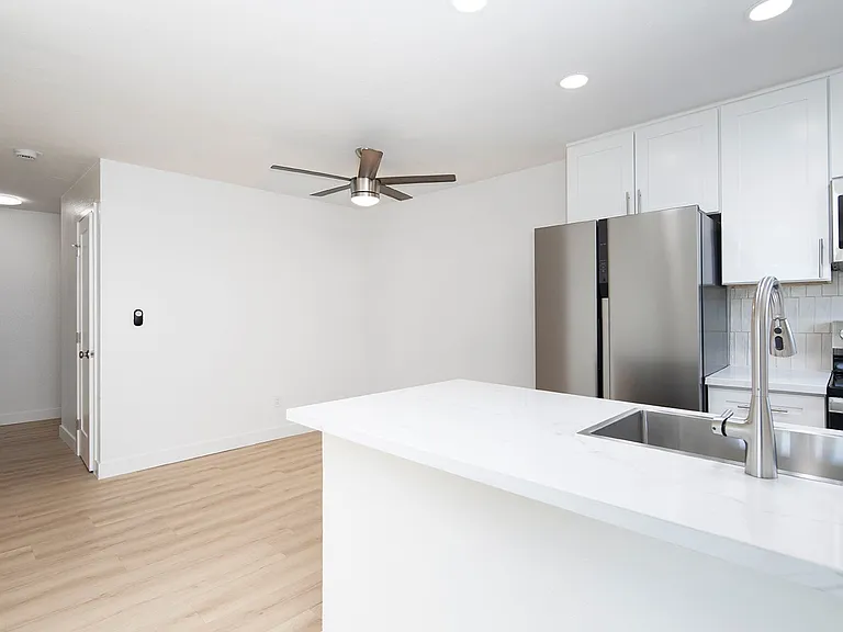 Wexford Manor Apartments — Photo 20