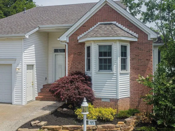 11 Village Dr W, Paducah, KY 42003