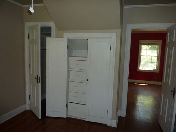 4th image of 1323 Hill Dr
