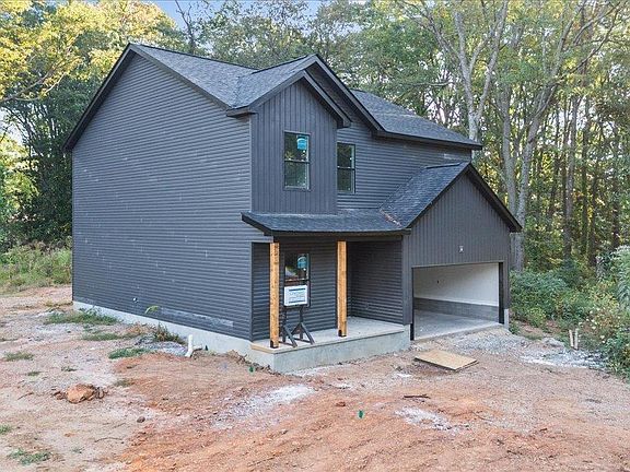 3rd image of 14 Larkspur Dr