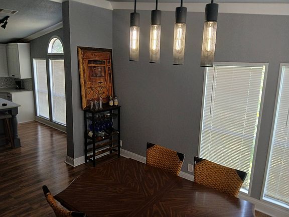 2nd image of 3422 Oak Hill Dr