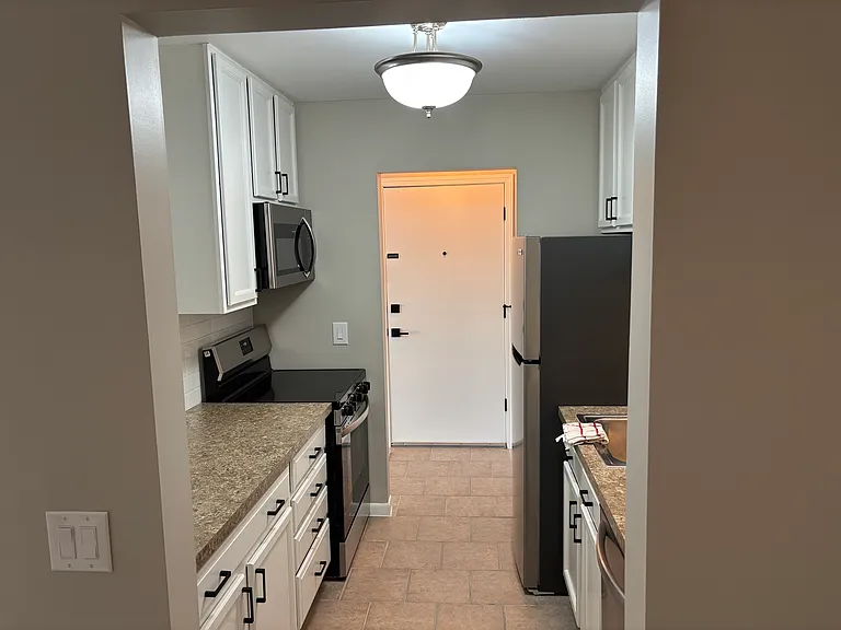 7050 Villa Dr #5 — Photo 6