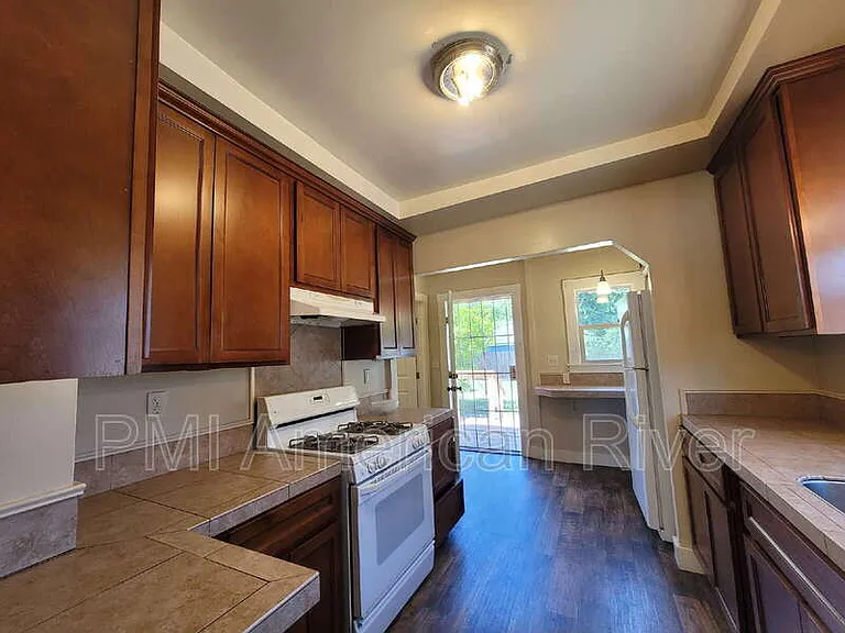 4413 Parker Ave — Photo 8