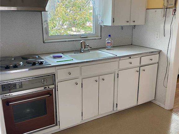 5th image of 104 Rita Dr