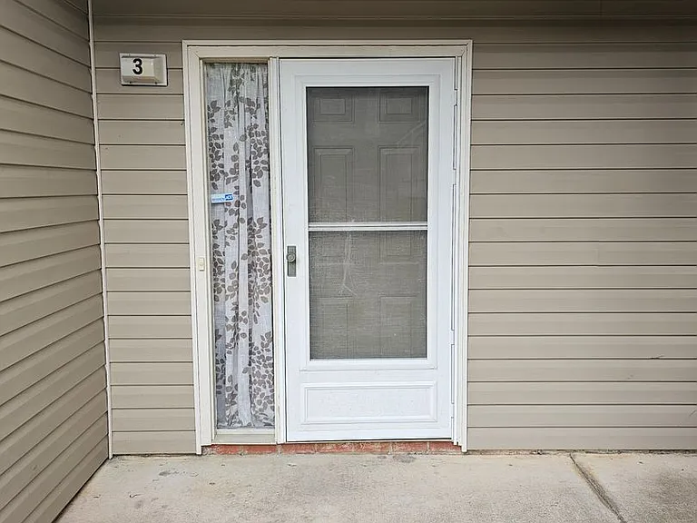 698 Bartons Landing Pl #3 — Photo 2