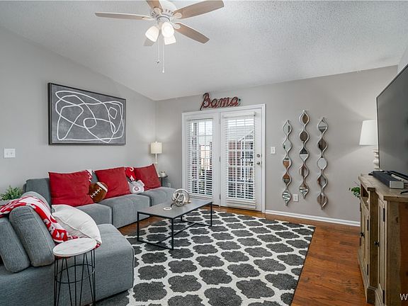 5th image of 120 15th St E APT 422