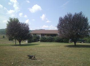 1975 Saunders Grove Dr, Moneta, VA 24121