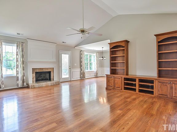 5th image of 106 Lake Valley Ln