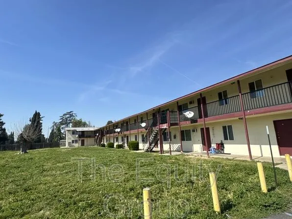 352 S Blackstone St APT 13, Tulare, CA 93274