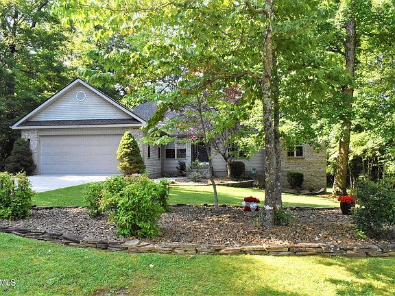 3rd image of 125 Markham Ln