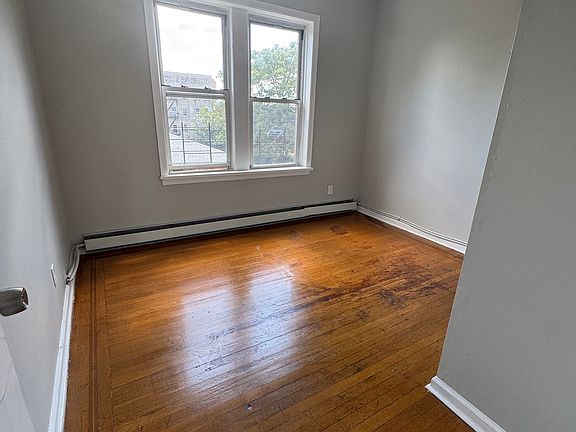5th image of 388 Clifton Ave #3R