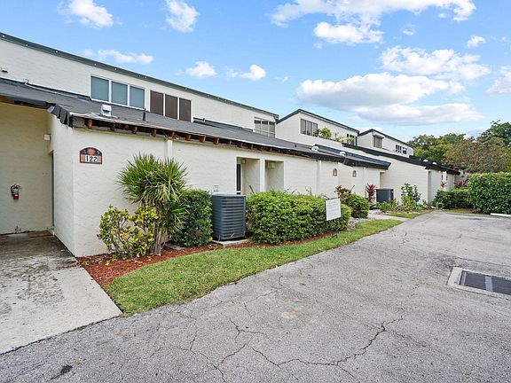 4th image of 118 Castlewood Dr APT 122