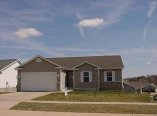 6109 Palmetto Cir SW, Cedar Rapids, IA 52404
