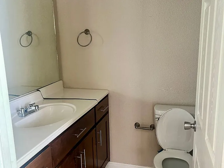 127 Drake St — Photo 9
