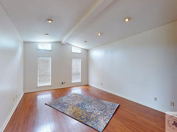 2nd image of 3717 Greenwood Ave