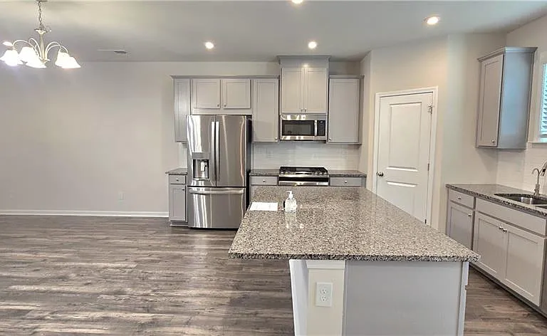 3608 Hidden Valley Cir — Photo 15